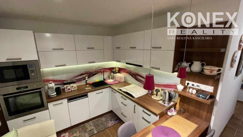 ID-3943 NA PREDAJ – Plne zariadený a rekonštruovaný 3-izbový byt TREBIŠOV