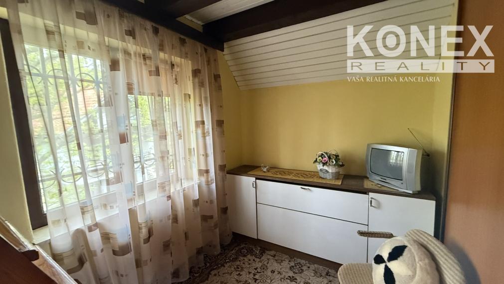 ID-3963 TROJPODLAŽNÁ MUROVANÁ CHATA NA ŠÍRAVE