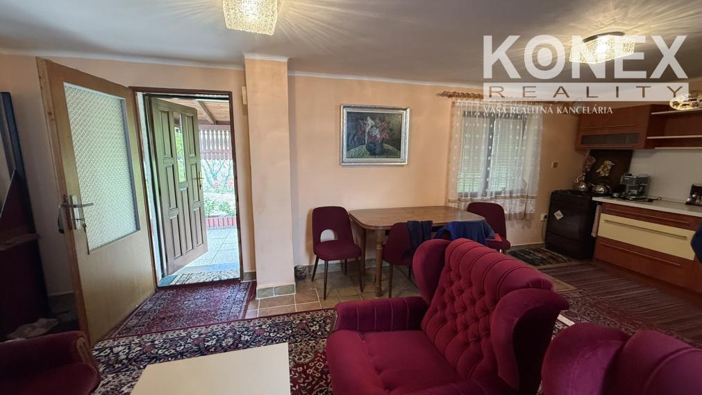 ID-3963 TROJPODLAŽNÁ MUROVANÁ CHATA NA ŠÍRAVE