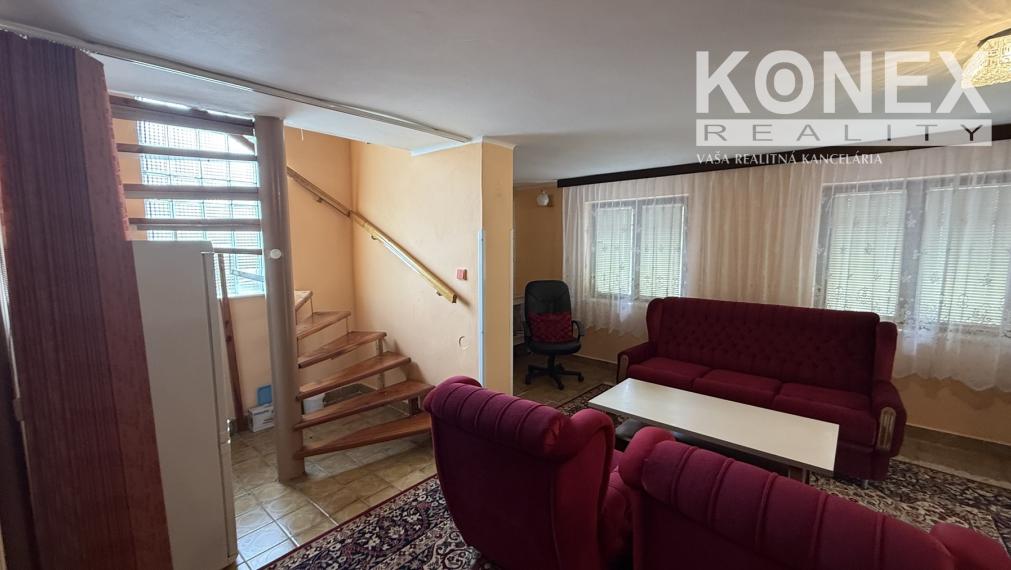 ID-3963 TROJPODLAŽNÁ MUROVANÁ CHATA NA ŠÍRAVE
