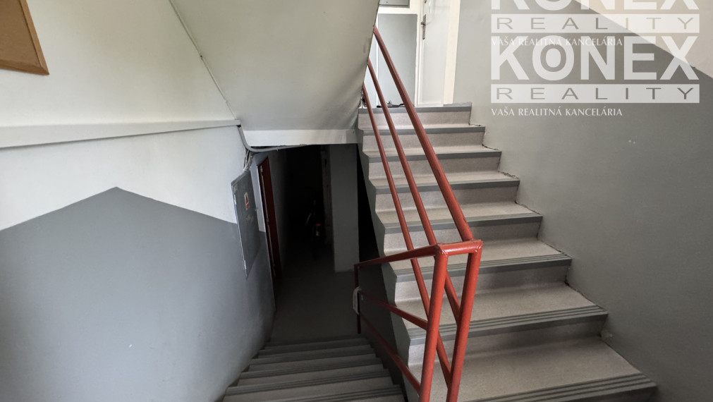 ID-4008 Na predaj 2,5-izbový byt v meste SOBRANCE Tibavská ul.