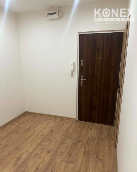 ID-4037 Zrekonštruovaný 3-izbový byt ČIERNA NAD TISOU