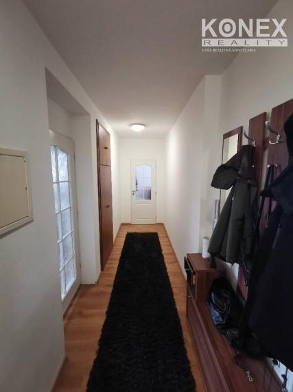ID-4095 Priestranný 3-izbový tehlový byt s garážou v Stropkove