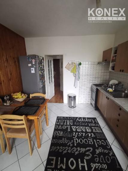 ID-4095 Priestranný 3-izbový tehlový byt s garážou v Stropkove