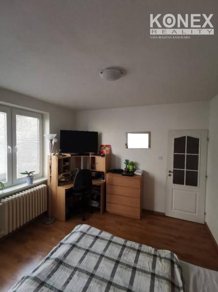 ID-4095 Priestranný 3-izbový tehlový byt s garážou v Stropkove