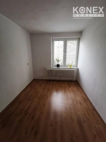 ID-4095 Priestranný 3-izbový tehlový byt s garážou v Stropkove