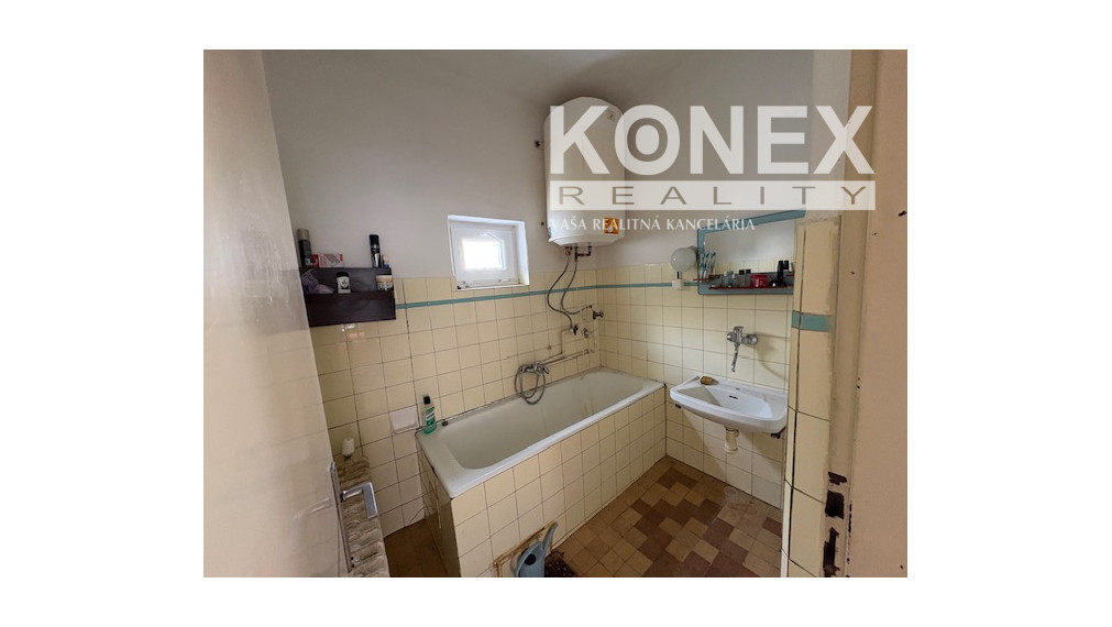 ID-4102 NA PREDAJ – Rodinný dom PAVLOVCE NAD UHOM
