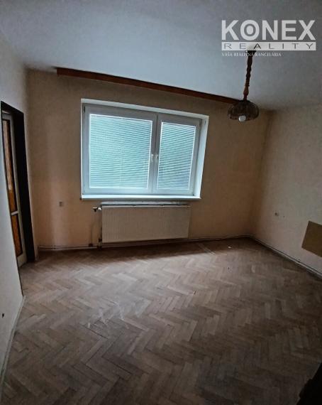 ID-4188 2,5-izbový byt s loggiou, garážou a dvoma pivnicami v Nižnej Šebastovej