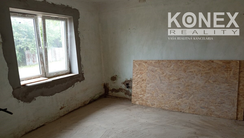 ID-2696 RODINNÝ DOM - štvorec vo Veľkých Kapušanoch - Veškovce