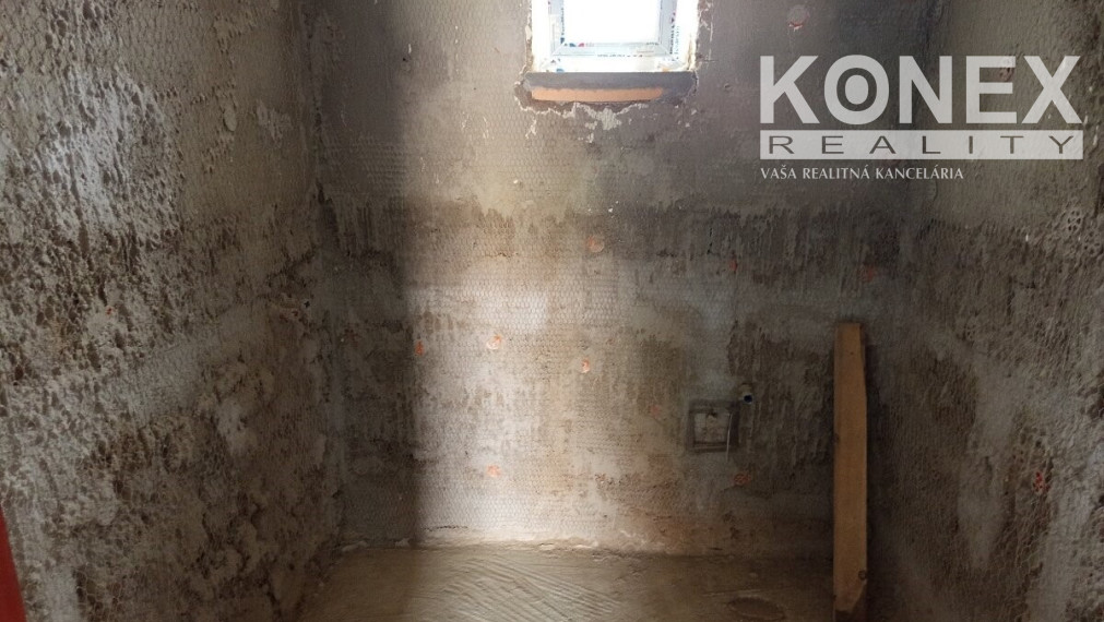 ID-2696 RODINNÝ DOM - štvorec vo Veľkých Kapušanoch - Veškovce