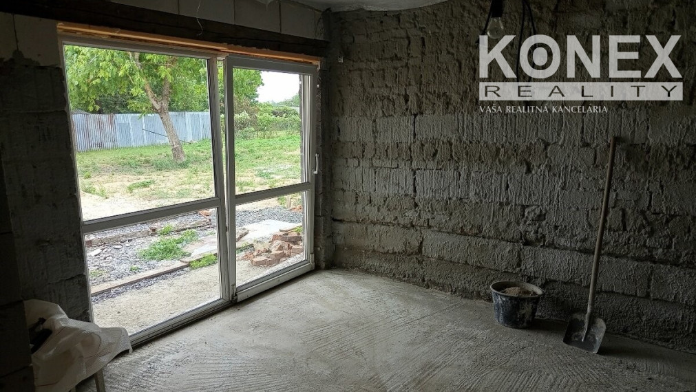 ID-2696 RODINNÝ DOM - štvorec vo Veľkých Kapušanoch - Veškovce