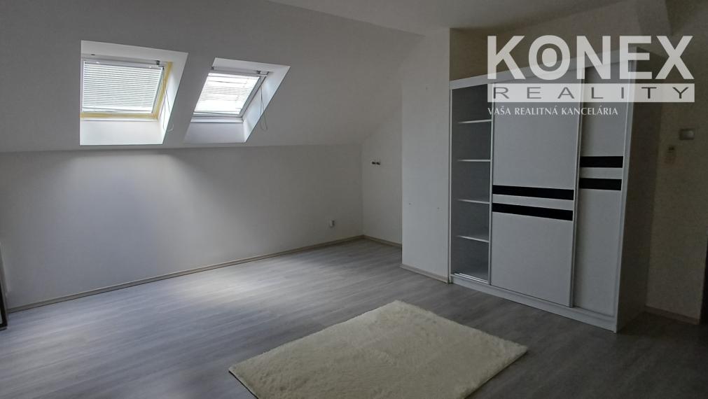 ID-4114 NA PRENÁJOM – Podkrovný byt (145m2) na sídl. Juh v Michalovciach