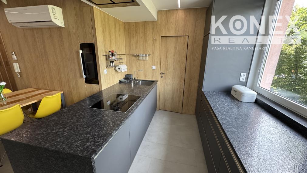 ID-4239 EXKLUZÍVNE – Luxusný a plne zariadený 3-izbový byt Michalovce