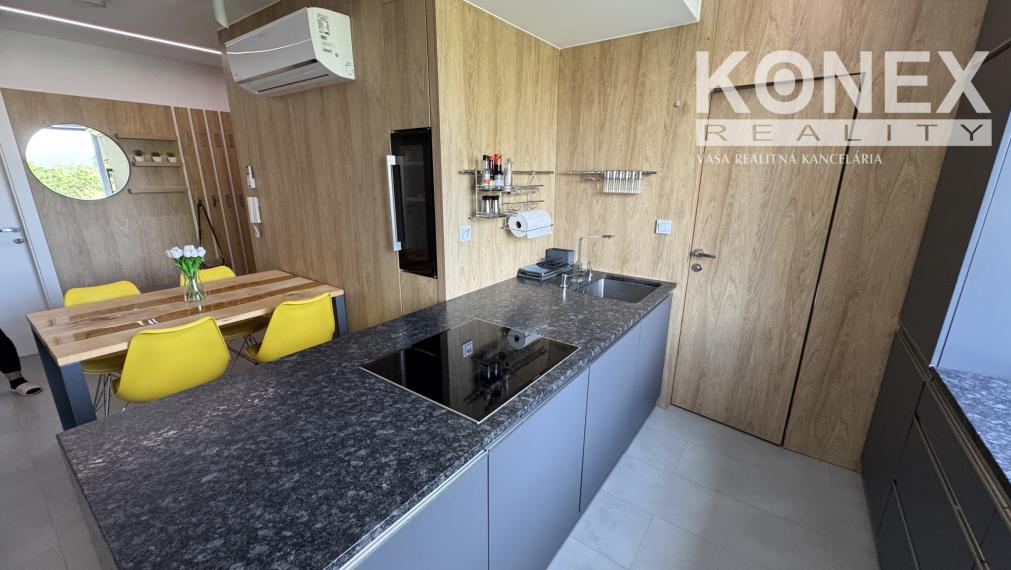 ID-4239 EXKLUZÍVNE – Luxusný a plne zariadený 3-izbový byt Michalovce