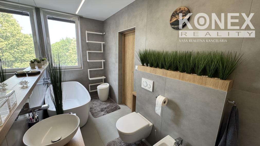 ID-4239 EXKLUZÍVNE – Luxusný a plne zariadený 3-izbový byt Michalovce