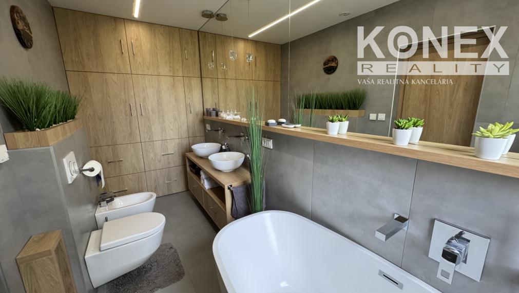 ID-4239 EXKLUZÍVNE – Luxusný a plne zariadený 3-izbový byt Michalovce