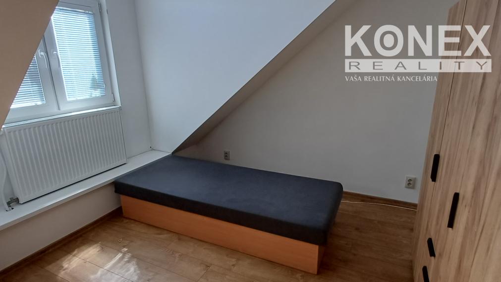 ID-4285 PRENÁJOM – PRIESTRANNÝ PODKROVNÝ MEZONET V CENTRE MICHALOVIEC