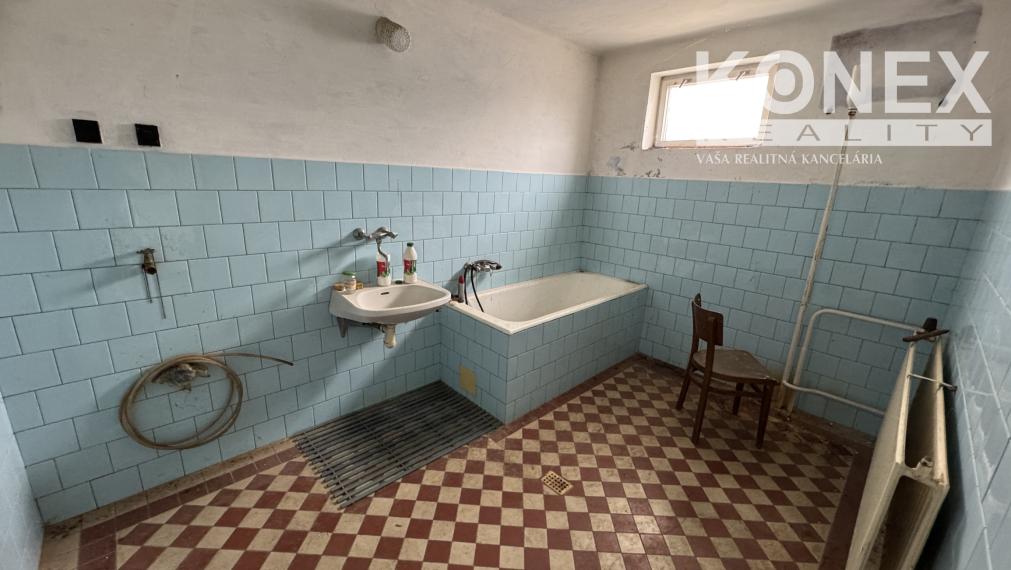 ID-4320 Poschodový rodinný dom v tichej lokalite TRHOVIŠTE