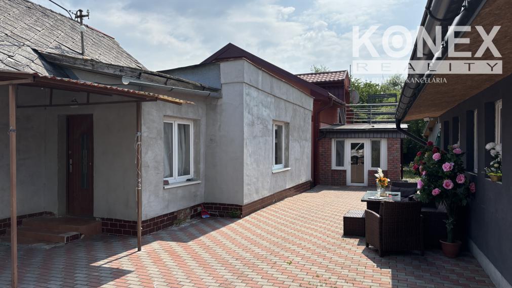 ID-3322 NA PREDAJ – DVA RODINNÉ DOMY + REŠTAURÁCIA – Michalovce