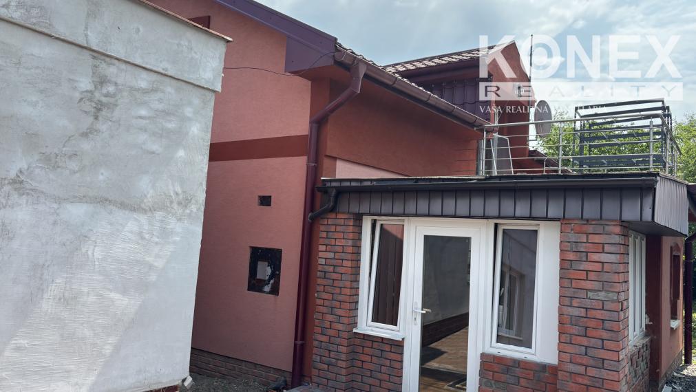 ID-3322 NA PREDAJ – DVA RODINNÉ DOMY + REŠTAURÁCIA – Michalovce