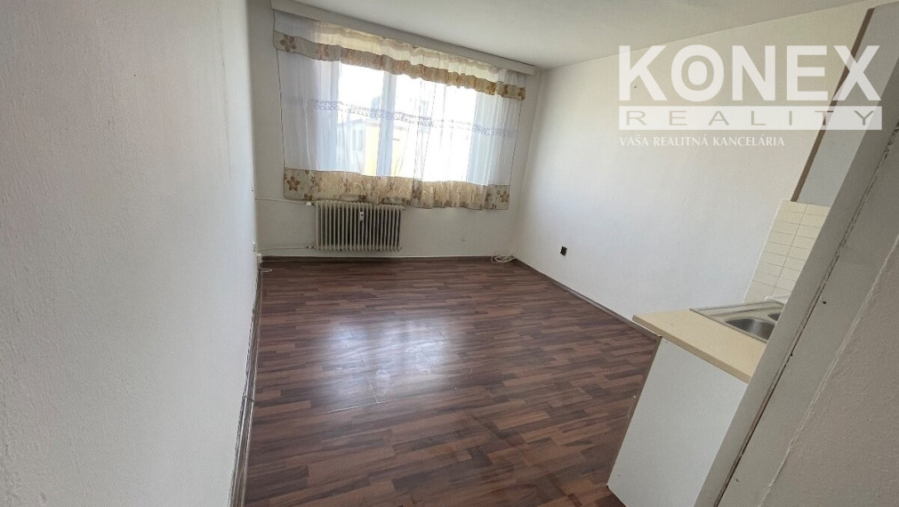 ID-4302 NA PREDAJ – Garsónka v meste VEĽKÉ KAPUŠANY