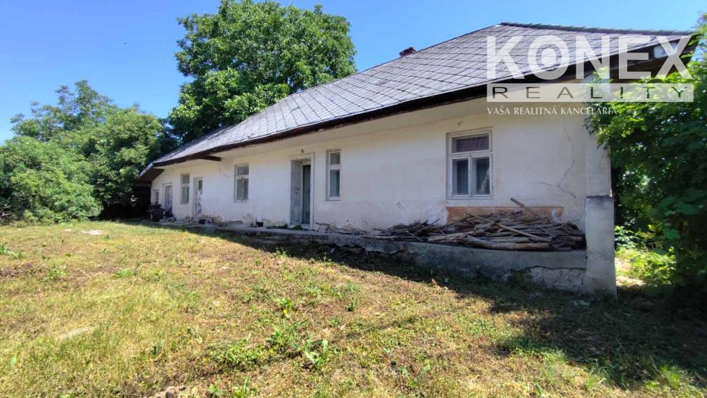 ID-4317 NA PREDAJ – Rodinný dom s pekným pozemkom v obci Tušická Nová Ves