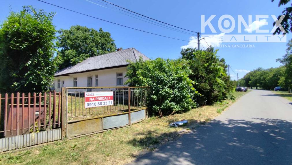 ID-4317 NA PREDAJ – Rodinný dom s pekným pozemkom v obci Tušická Nová Ves