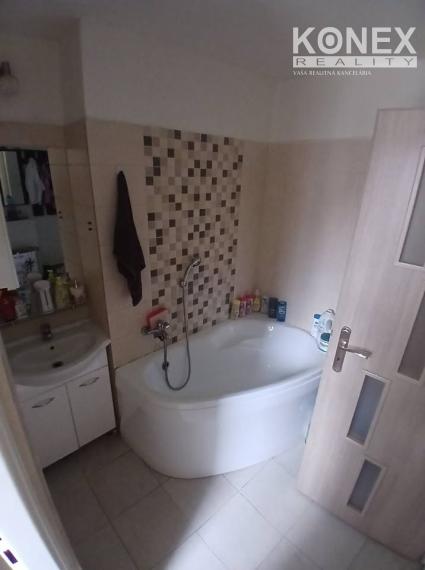 ID-4389 Priestranný 2-izbový byt s balkónom vo Vranove nad Topľou