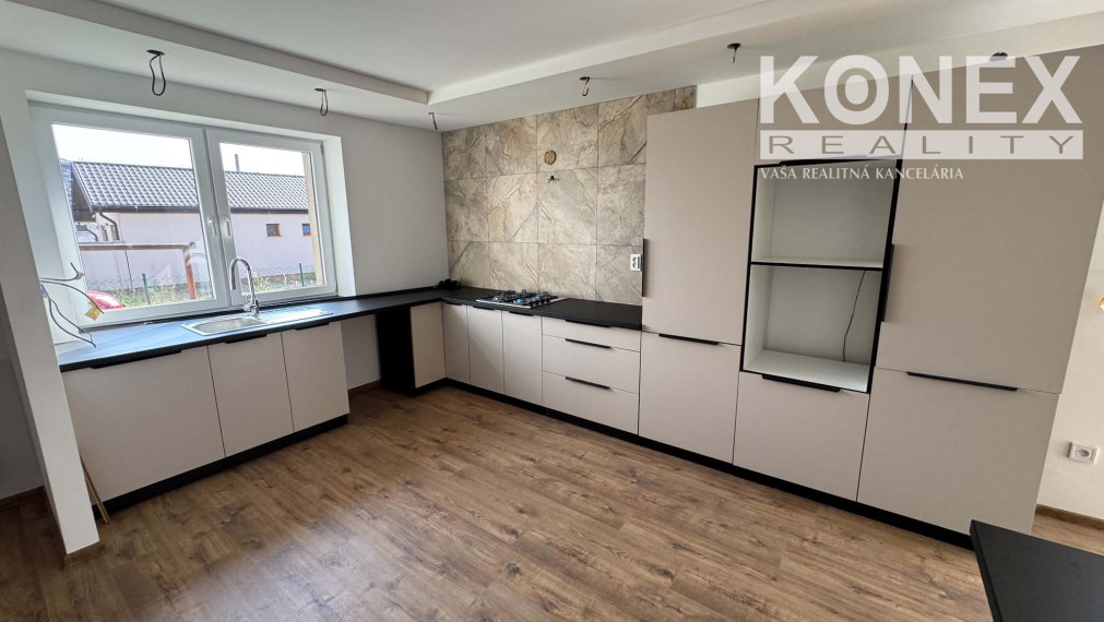 ID-4316 NA PREDAJ Moderný novorekonštruovný rodinný dom/ rekreačná chata JOVSA
