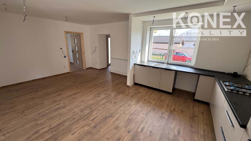 ID-4316 OPÄŤ NA PREDAJ Moderný novorekonštruovný rodinný dom JOVSA