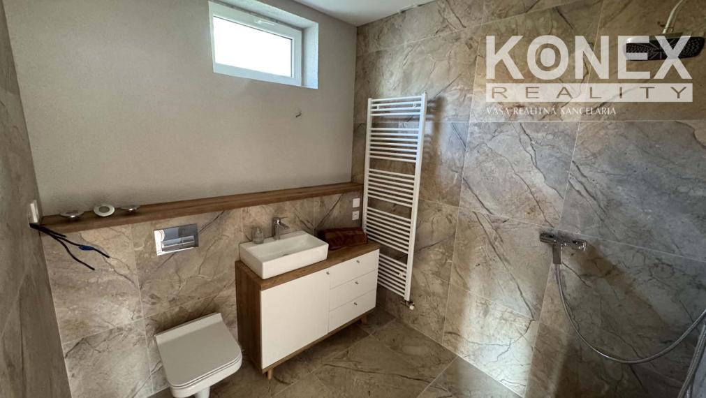 ID-4316 OPÄŤ NA PREDAJ Moderný novorekonštruovný rodinný dom JOVSA