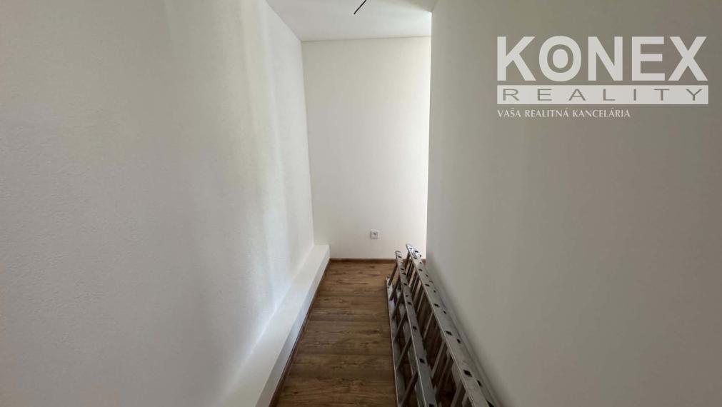 ID-4316 OPÄŤ NA PREDAJ Moderný novorekonštruovný rodinný dom JOVSA