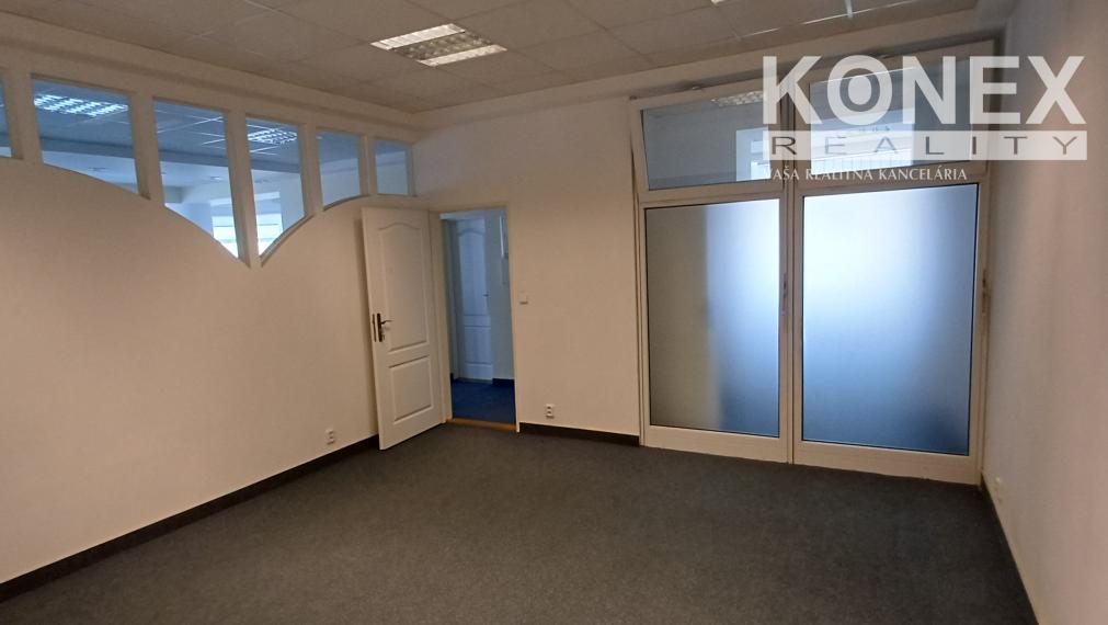 ID-4417 komerčná budova 221 m² –  na hlavnej ulici v Sečovciach