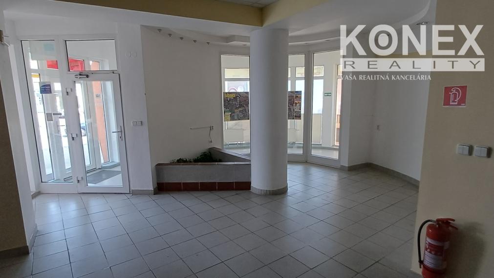 ID-4417 komerčná budova 221 m² –  na hlavnej ulici v Sečovciach