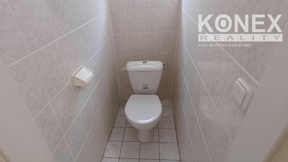 ID-4417 komerčná budova 221 m² –  na hlavnej ulici v Sečovciach