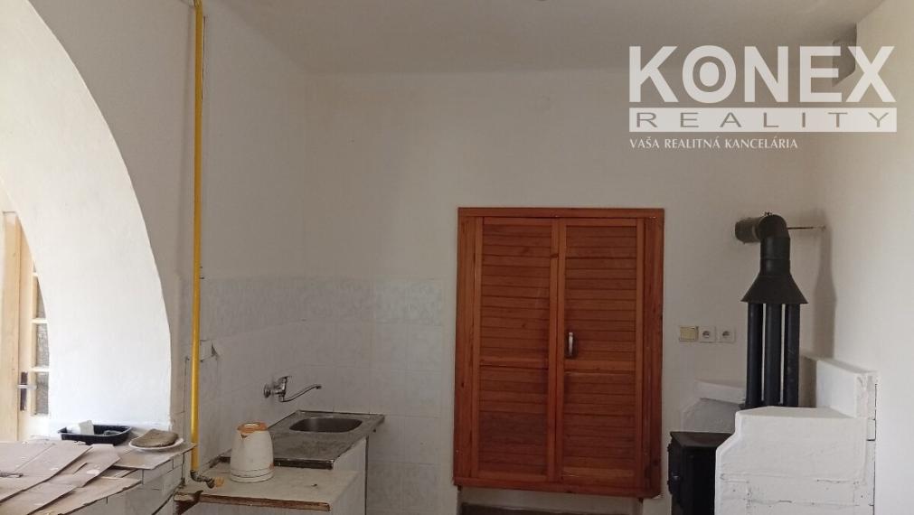 ID-4357 Na predaj rodinný dom v obci Veľký Horeš