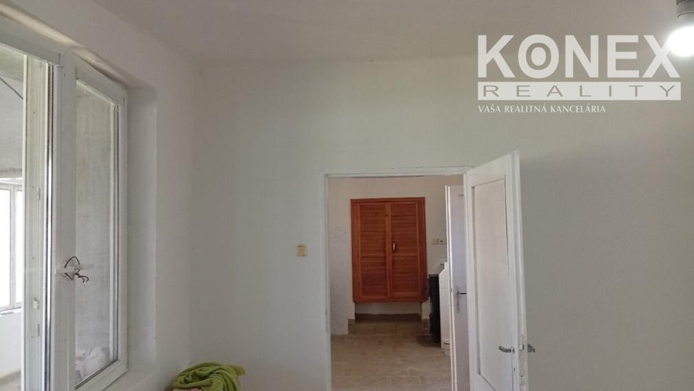 ID-4357 Na predaj rodinný dom v obci Veľký Horeš