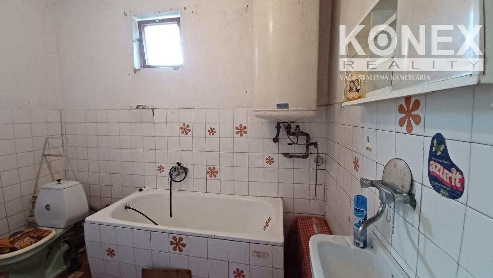 ID-4066  5-izbový rodinný dom s garážou v Čerhove
