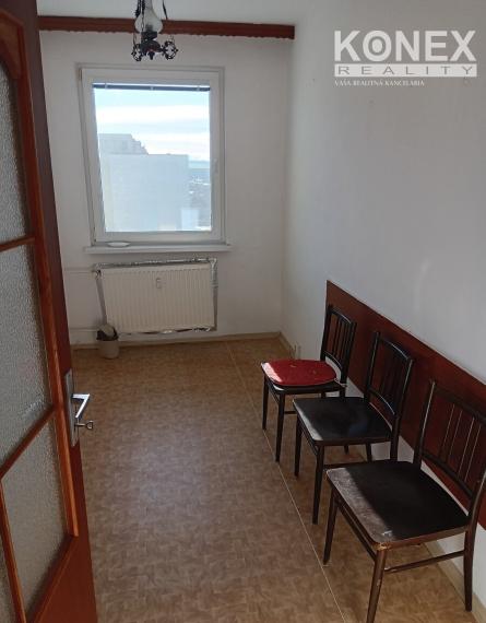 ID-4444 PRENÁJOM – 4-izbový byt SEČOVCE