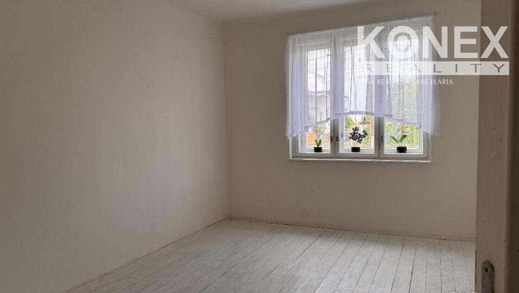 ID-4503 NA PREDAJ – Rodinný dom – štvorec v obci DRAHŇOV
