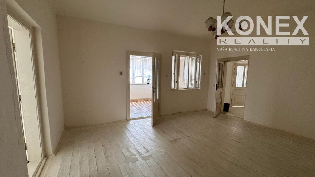 ID-4503 NA PREDAJ – Rodinný dom – štvorec v obci DRAHŇOV