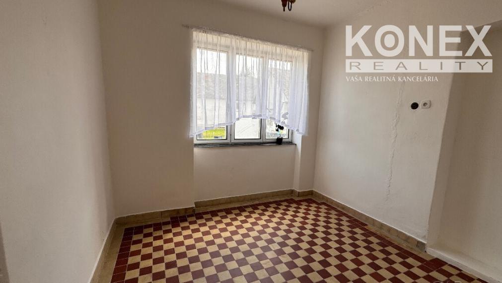 ID-4503 NA PREDAJ – Rodinný dom – štvorec v obci DRAHŇOV