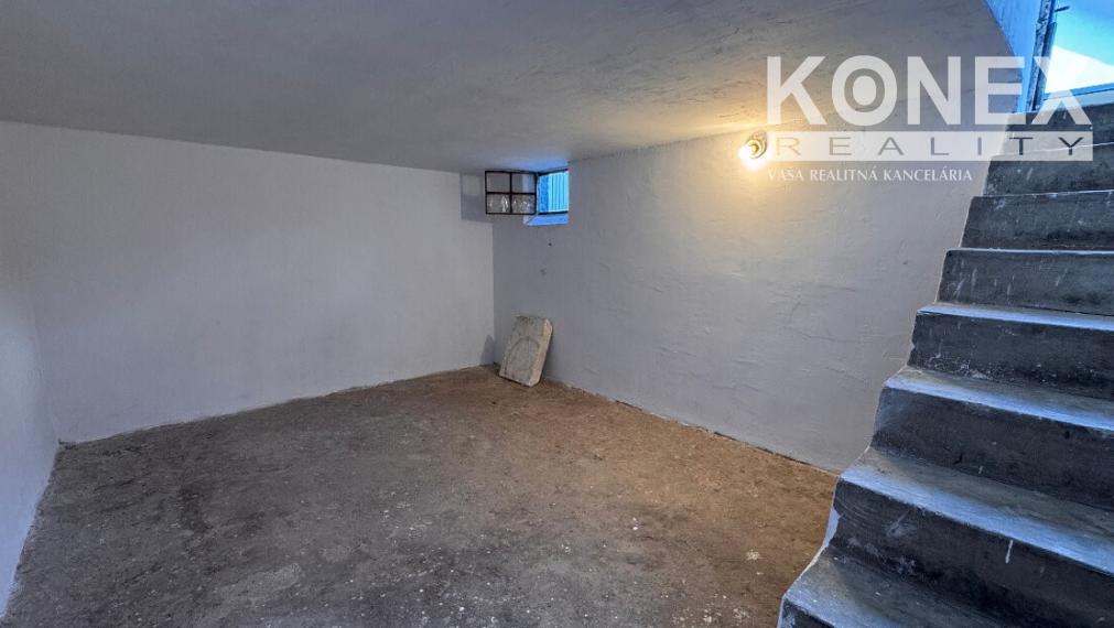 ID-4503 NA PREDAJ – Rodinný dom – štvorec v obci DRAHŇOV