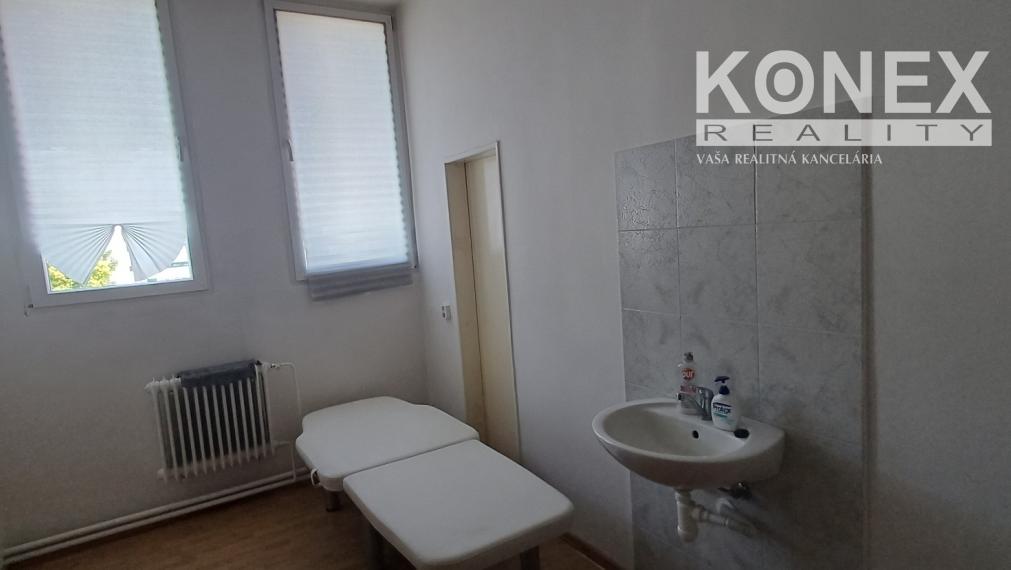 ID-9515 NA PRENÁJOM! Obchodný priestor/kancelária na ul. Masarykovej v Michalovciach
