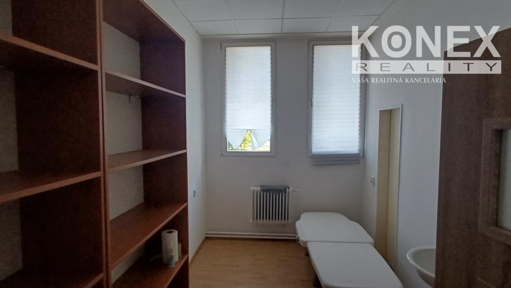 ID-9515 NA PRENÁJOM! Obchodný priestor/kancelária na ul. Masarykovej v Michalovciach