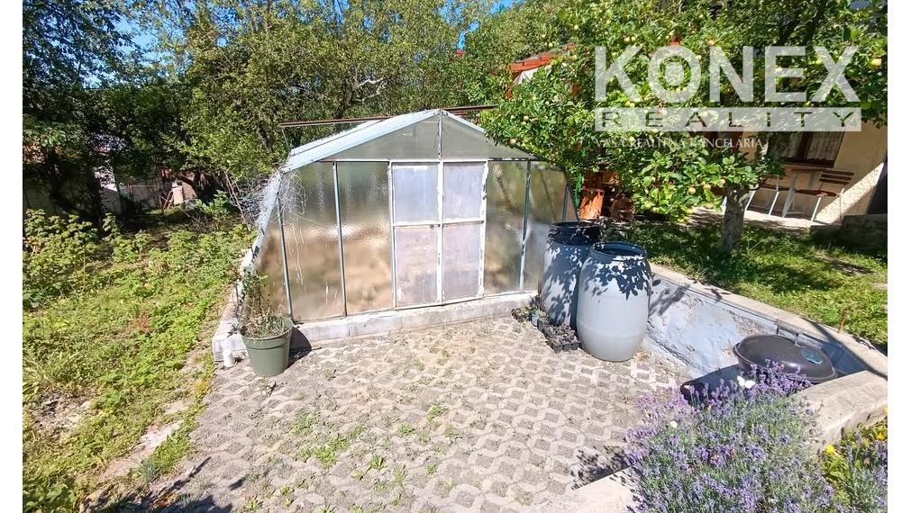 ID-4521 NA PREDAJ Slnečná záhrada s útulnou chatkou v Humennom