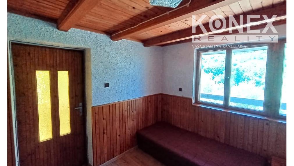 ID-4521 NA PREDAJ Slnečná záhrada s útulnou chatkou v Humennom
