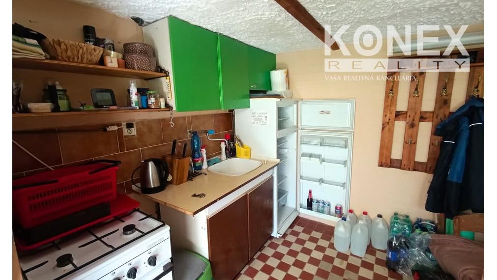 ID-4521 NA PREDAJ Slnečná záhrada s útulnou chatkou v Humennom