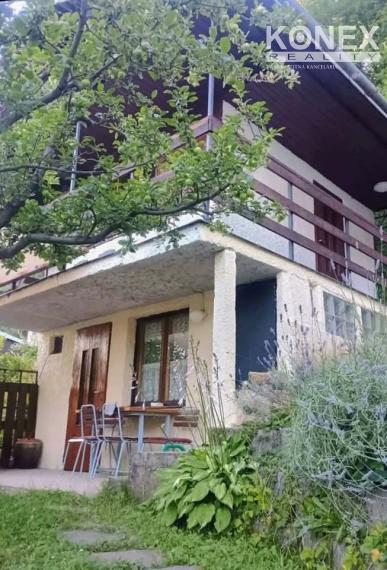 ID-4521 NA PREDAJ Slnečná záhrada s útulnou chatkou v Humennom
