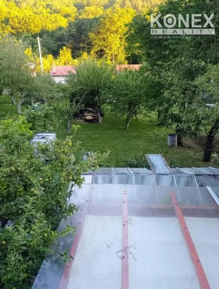 ID-4521 NA PREDAJ Slnečná záhrada s útulnou chatkou v Humennom